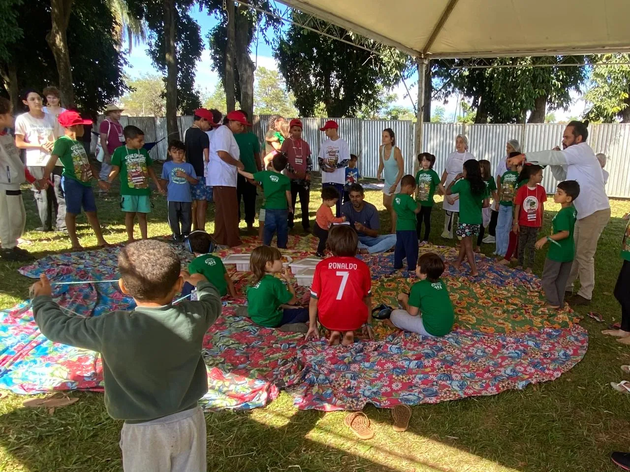 Crianças participam de atividades coletivas e oficinas durante programação do MPA Mirim na Universidade de Brasília (UnB).