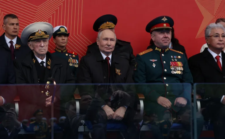 Presidente russo, Vladimir Putin, durante desfile militar do Dia da Vitória, em 9 de Maio, na Praça Vermelha, em Moscou