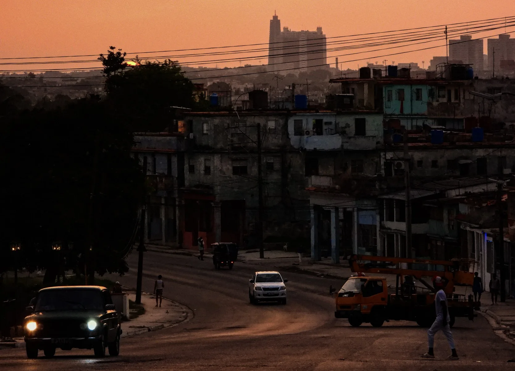 O sol se põe em Havana durante um apagão em 26 de junho de 2024.