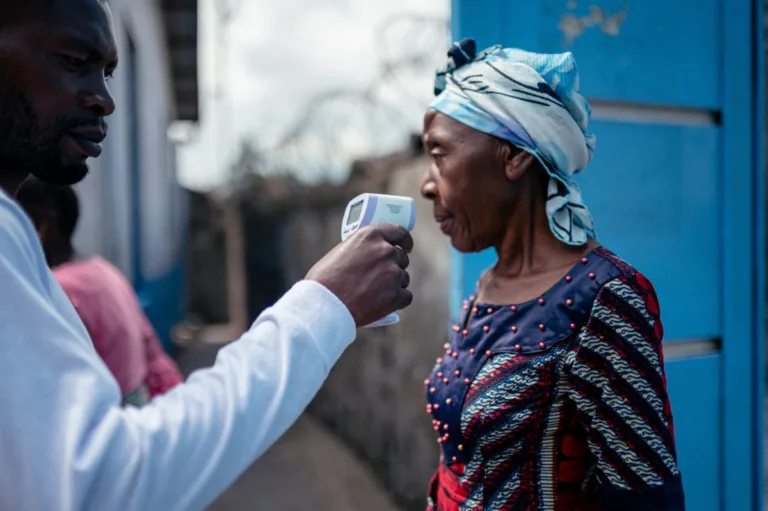 OMS declara surto de ebola na África emergência de saúde global