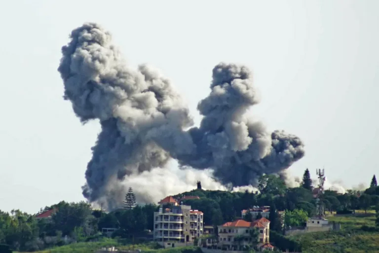 Israel realiza bombardeios com drones e aviões no Líbano 