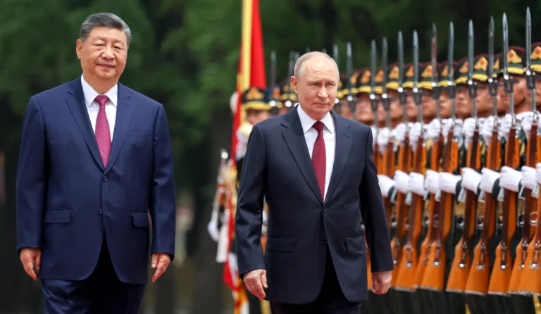 Xi diz a Putin que China e Rússia devem se opor a tentativas de reviver o fascismo