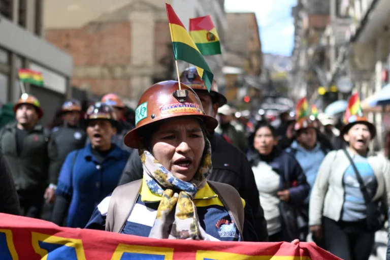 Evo Morales sugere veto a privatizações para acabar com semanas de protestos na Bolívia