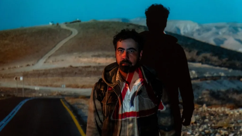 Criado, escrito e protagonizado por Ricardo Corrêa, “Anywhere” nasceu de uma pesquisa sobre refúgio LGBT iniciada em 2018.