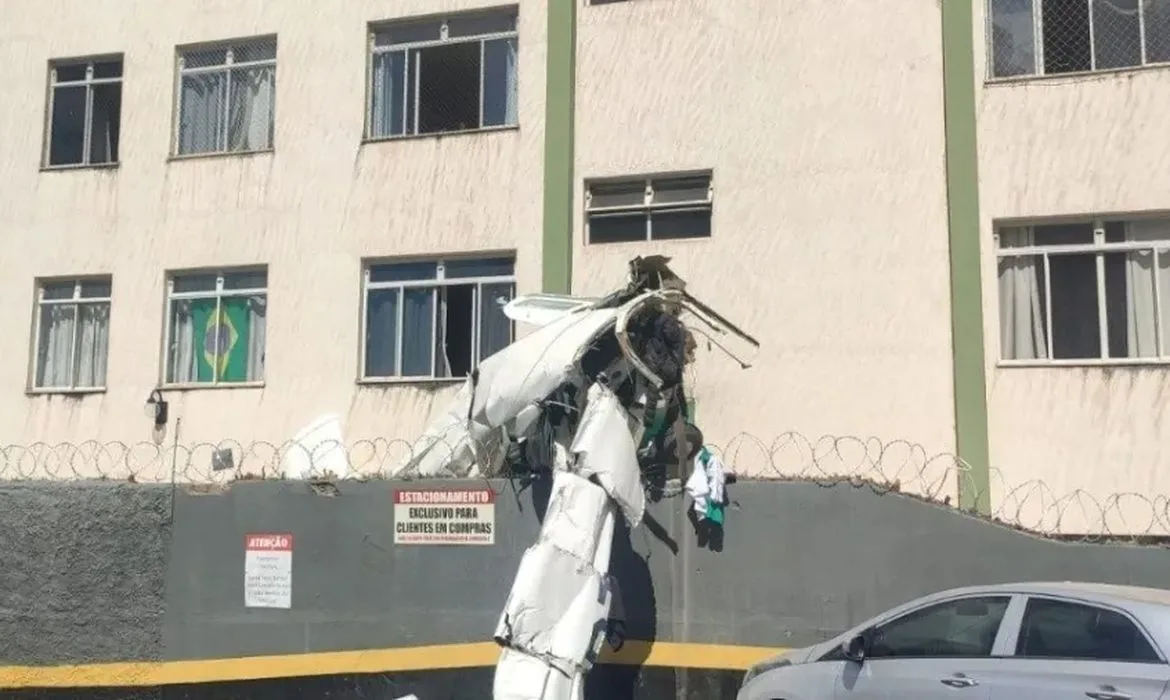 Avião decolou do Aeroporto da Pampulha e caiu poucos minutos após iniciar o voo