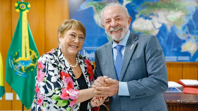 O presidente Lula recebe a ex-presidente do Chile Michelle Bachelet.