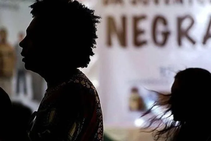 Não há interpretação constitucional razoável que permita dissociar a desigualdade racial brasileira das dinâmicas estruturais de pobreza, marginalização e exclusão institucional