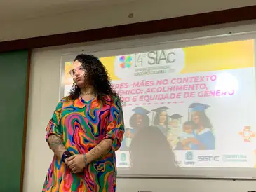 A assistente social Cristiane Derne enfrentou dificuldades na graduação