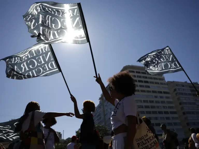 O racismo bate ponto nas prefeituras todos os dias 