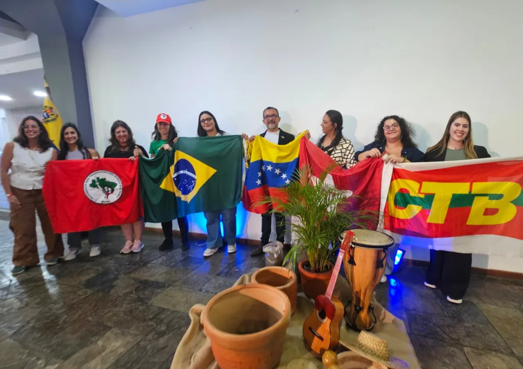 Delegação brasileira presente no curso de Comunicação Política da Universidade Internacional das Comunicações, em Caracas.