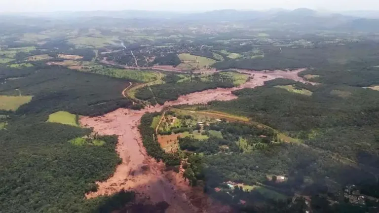 Rompimento de barragem com rejeitos em Brumadinho/MG