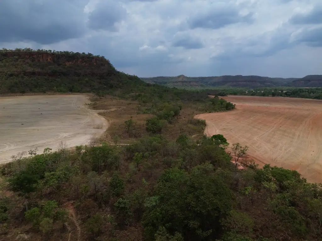 Lavoura de cultivo de soja avança sobre a vegetação do cerrado na região do Vão do Uruçuí, nos Gerais de Balsas