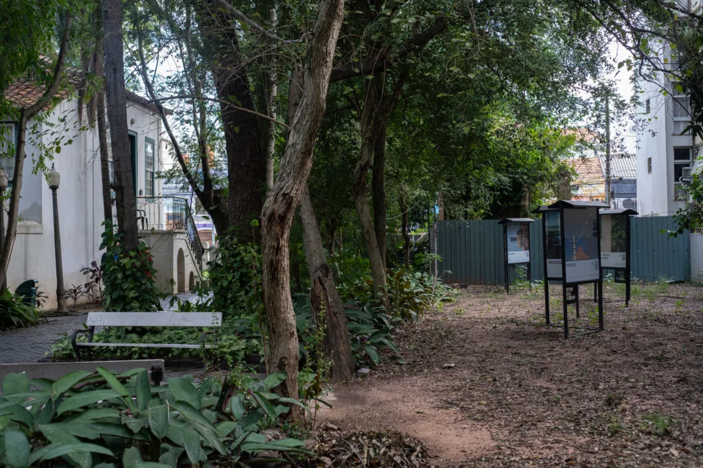 Os seus jardins continuam acolhendo a comunidade diariamente e nos eventos culturais, artísticos e de economia criativa