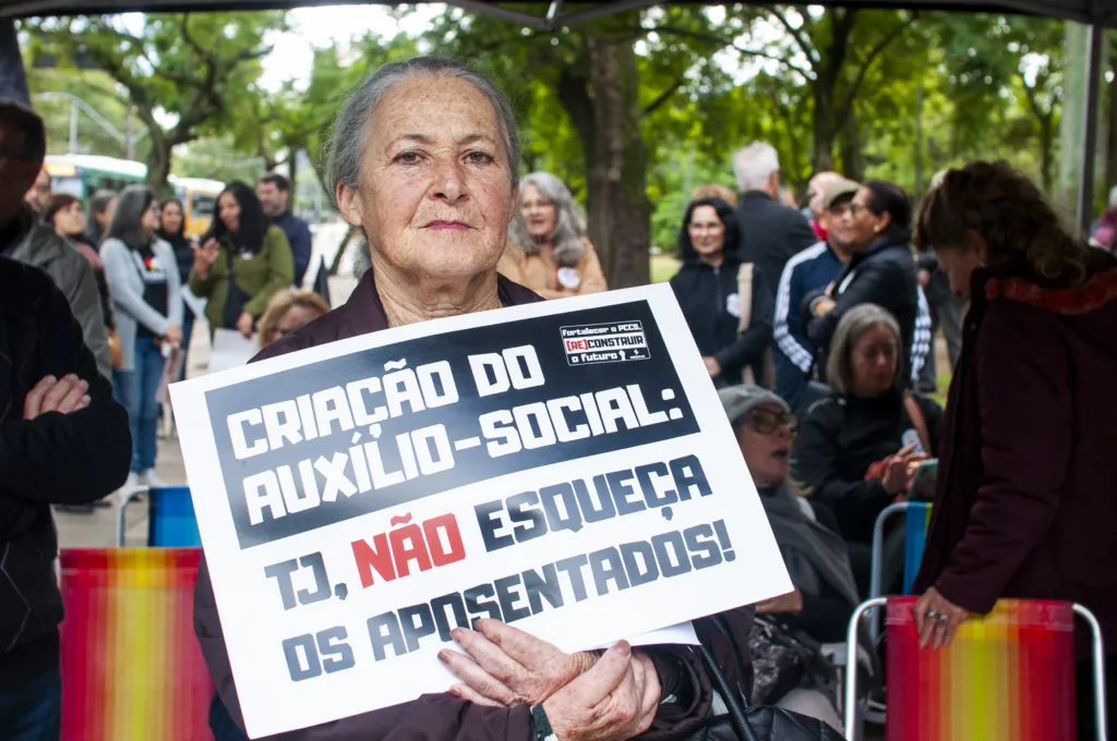 Entre as reivindicações da categoria está a criação do auxílio-social, voltado a repor perdas de aposentados após a saída da ativa