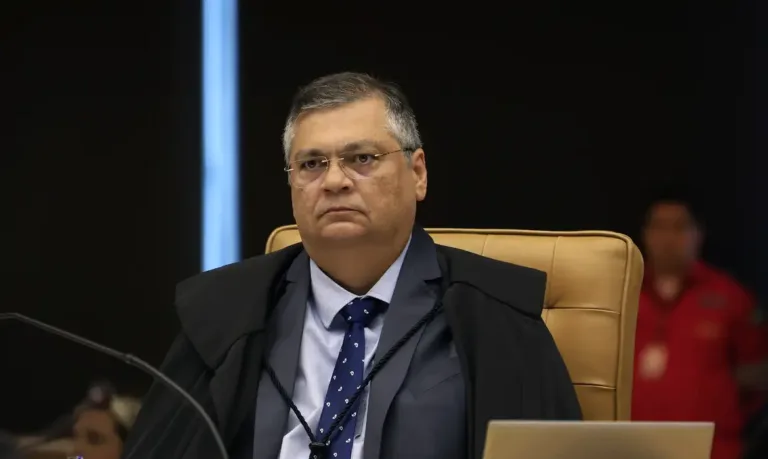 Dino aciona PF para investigar 'emendas Pix' após TCU revelar prejuízo de R$ 55 milhões