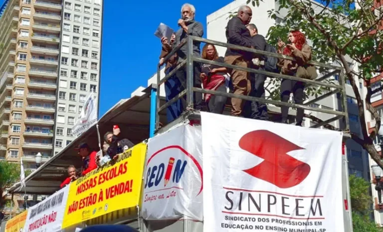 Greves de professores expõem pressão por privatização dos governos municipal e estadual de SP