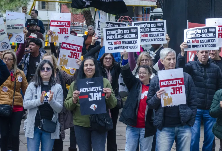 Servidores do Judiciário pressionam TJRS e saem de reunião sem data para reajuste