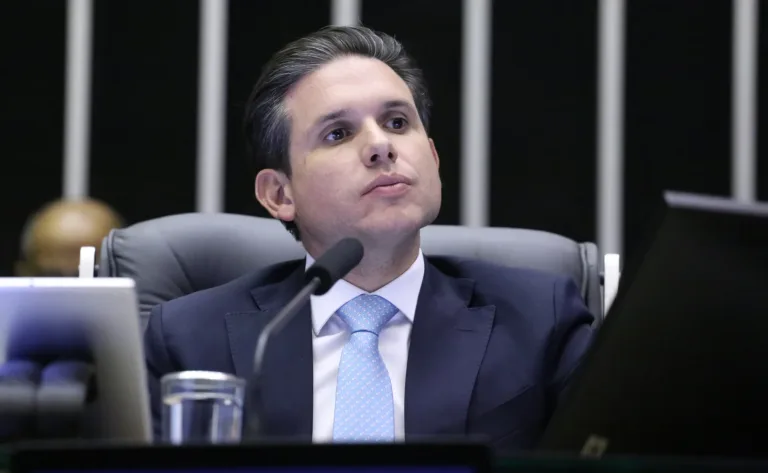 Motta: escala 5x2 e redução de duas horas na jornada entram em vigor em 60 dias após aprovação