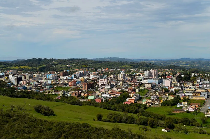 Área urbana de Canguçu é cercada por paisagem rural; município reúne 16 comunidades quilombolas certificadas