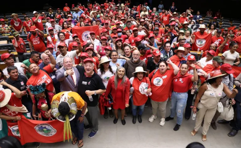 Sessão na Câmara homenageia 30 anos do MPA com presença de lideranças camponesas