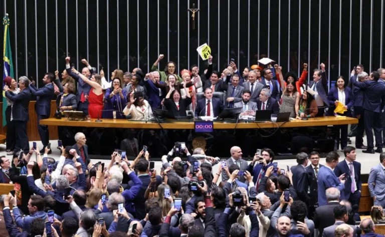 PEC do fim da escala 6x1 foi aprovada em dois turnos na noite desta quarta-feira (27)