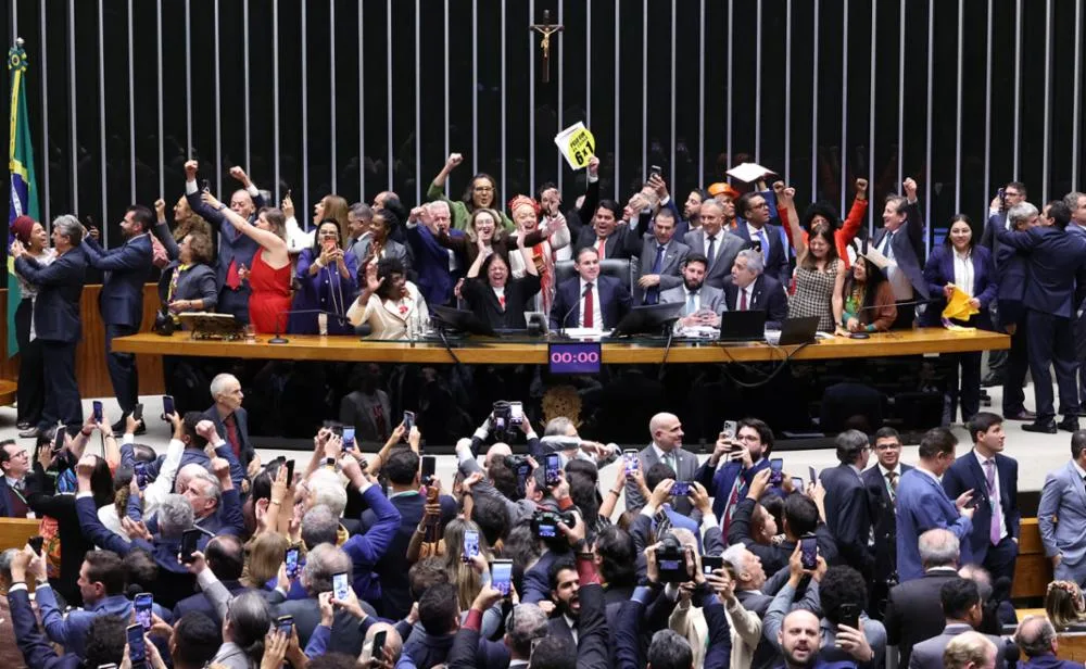PEC do fim da escala 6x1 foi aprovada em dois turnos na noite desta quarta-feira (27)