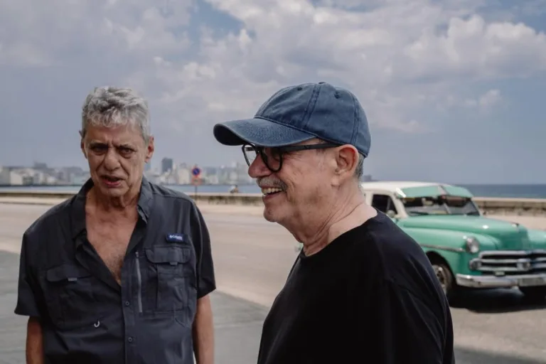 Chico e Sílvio Rodriguez capturam resiliência cubana em regravação de Sonho com Serpentes