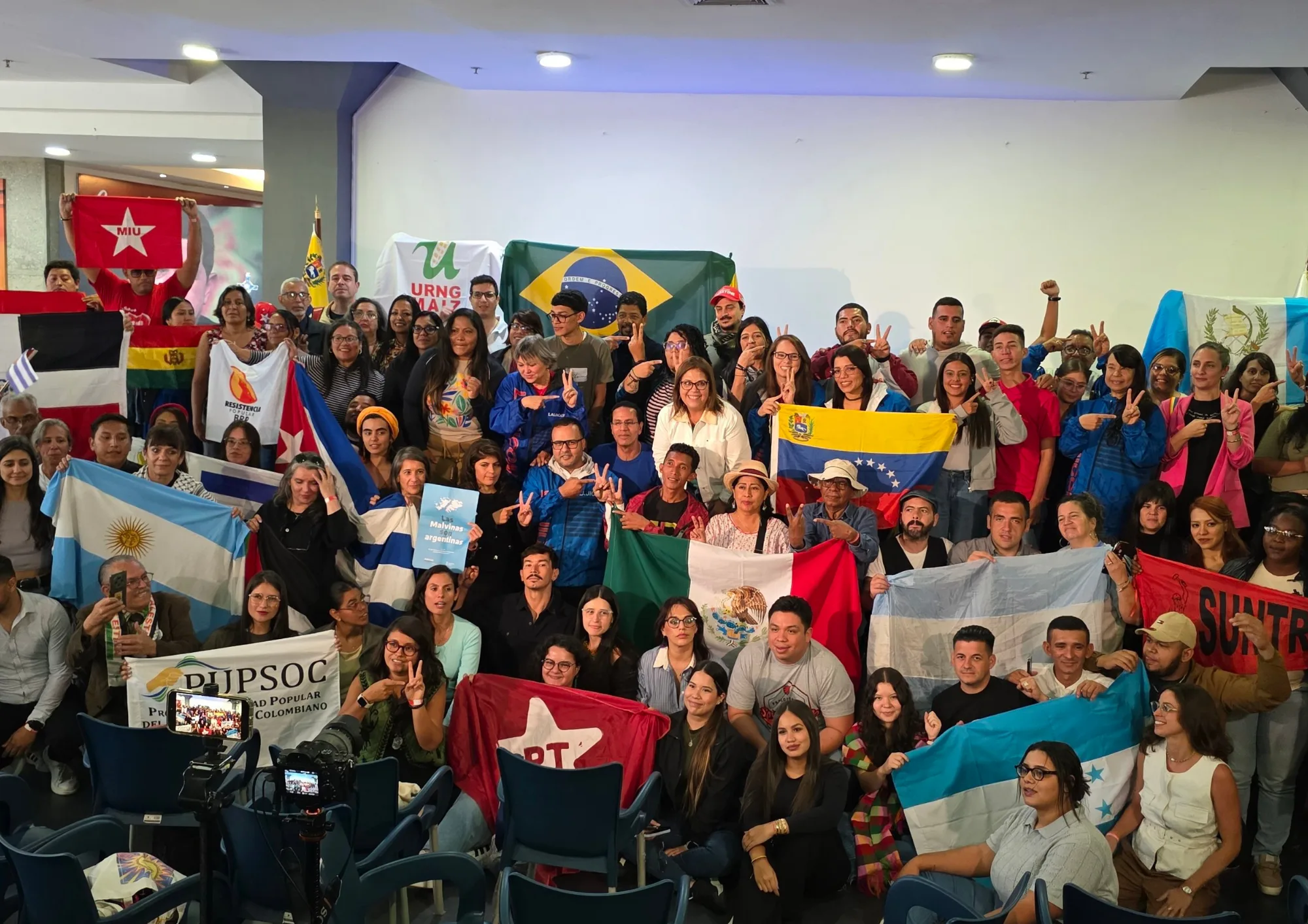 Curso reúne cerca de 100 comunicadores de 22 países em Caracas.