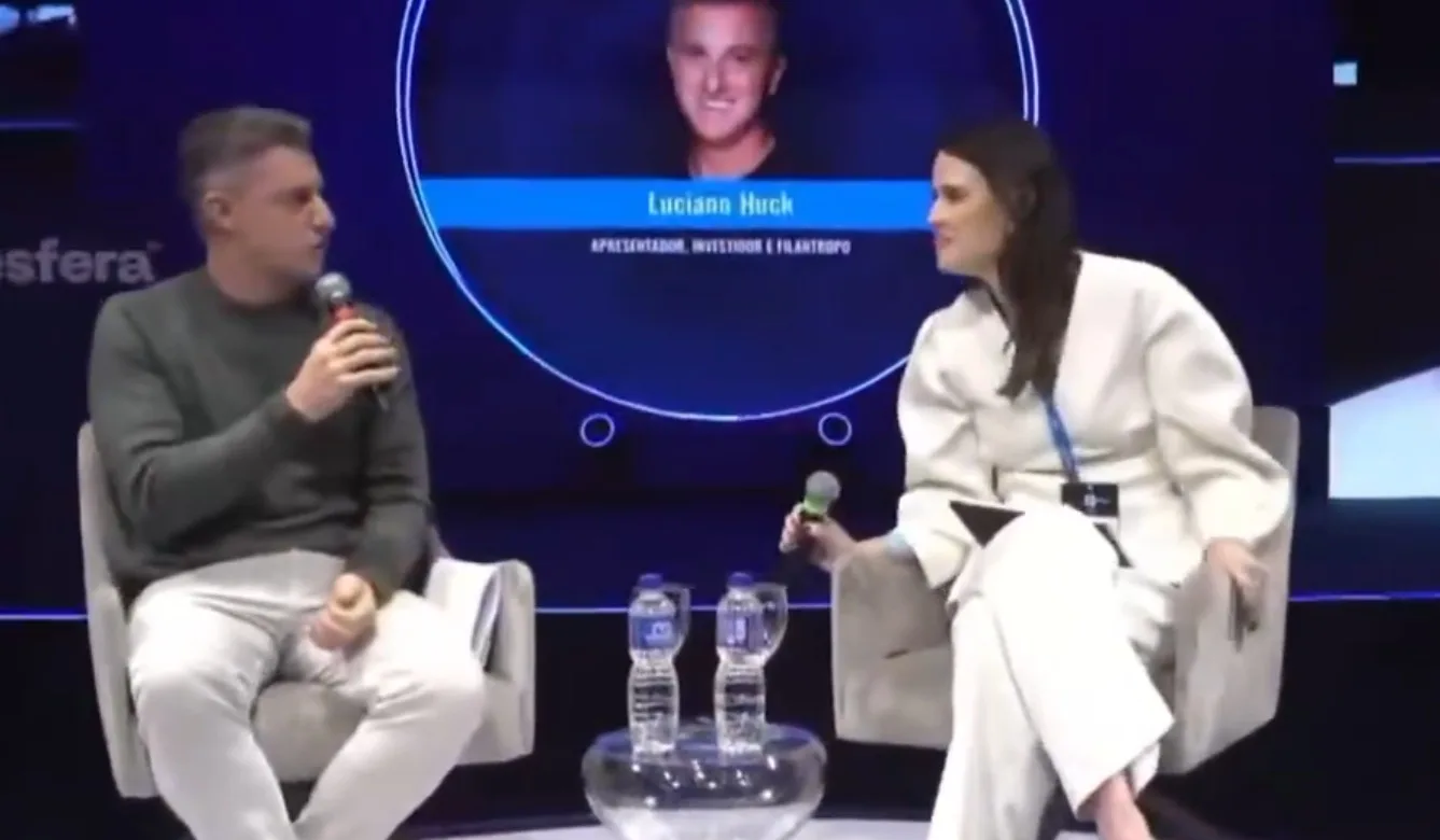 Luciano Huck durante participação na 5ª edição do Fórum Esfera, em Guarujá (SP), onde comentou o Bolsa Família
