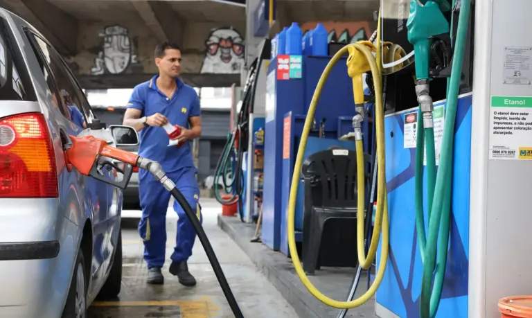 Wellton Máximo - Repórter da Agência Brasil Publicado em 22/05/2026 - 17:23 Brasília Rio de Janeiro (RJ), 20/03/2026 - Posto de gasolina Ipiranga no Castelo. Foto: Rovena Rosa/Agência Brasil© Rovena Rosa/Agência Brasil