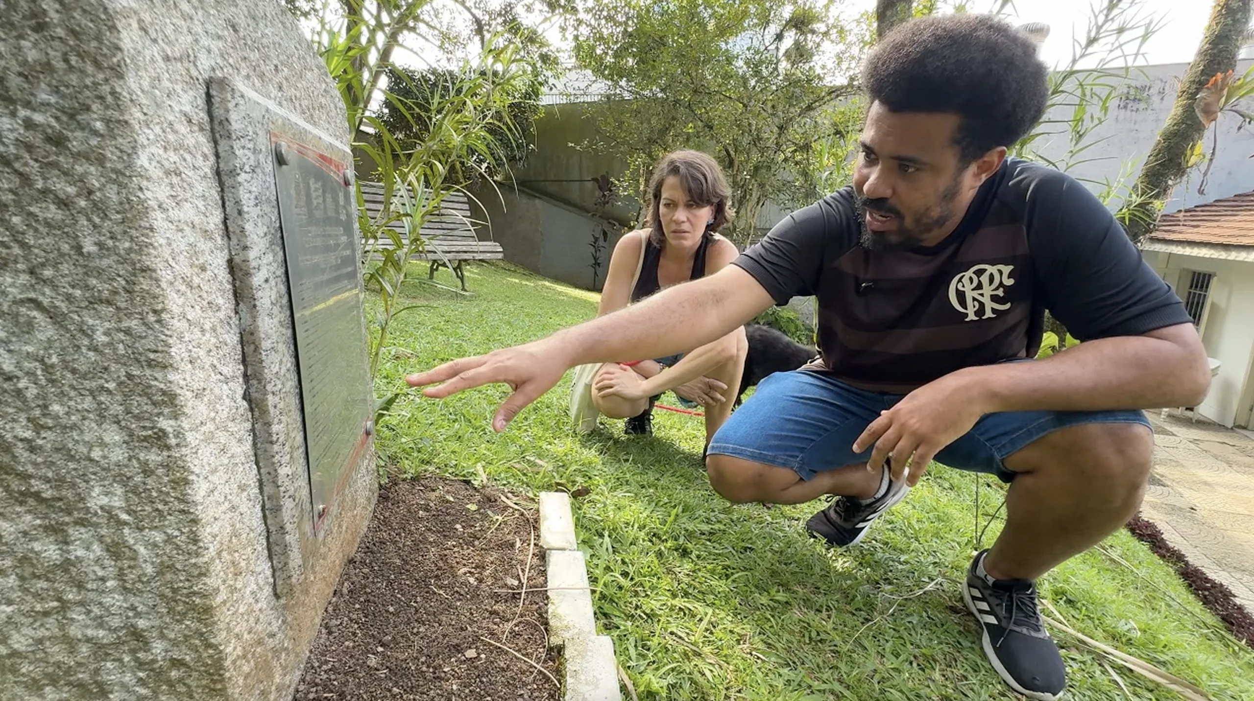 Rhuan Carlos Fernandes, professor e ativista do Movimento Negro Maria Laura, desenvolveu pesquisa sobre o Cemitério dos Imigrantes pela Universidade da Região de Joinville (Univille)