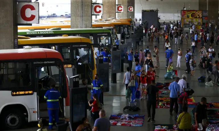 Movimentação na rodoviária do Plano Piloto, em Brasília.