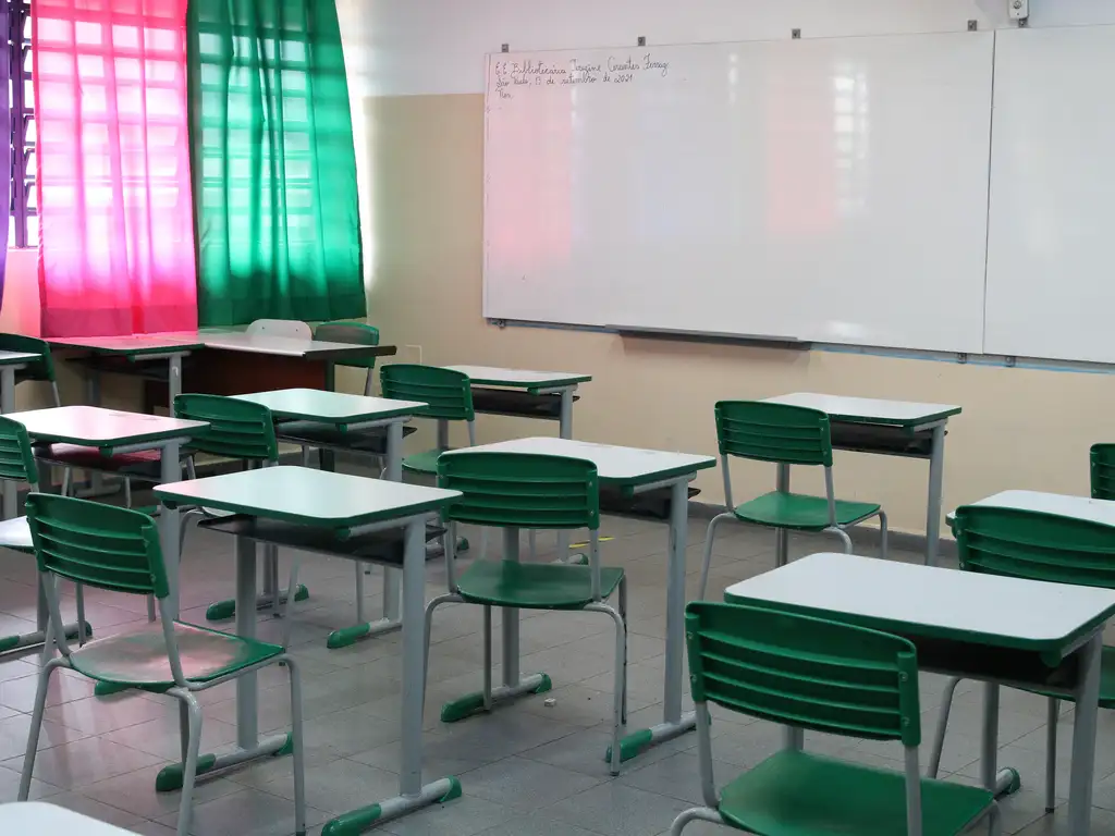 Dores menstruais tiram das aulas 4 em cada 10 alunas no país