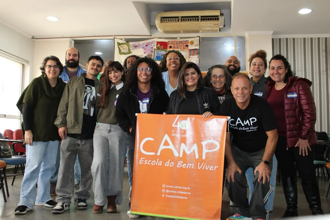 Com inscrições gratuitas, o ciclo é estruturado em dois momentos: uma etapa inicial presencial e, na sequência, encontros em formato online