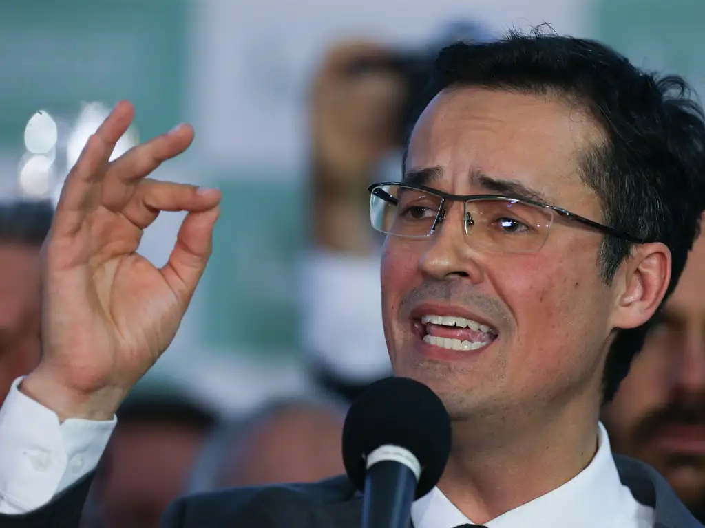 Ex-Deputado cassado, Deltan Dallagnol, durante pronunciamento no salão verde da Câmara. Foto Lula Marques/ Agência Brasil.