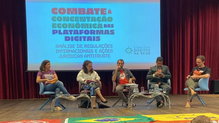 Concentração das big techs materializa projeto baseado no neoliberalismo, diz pesquisadora