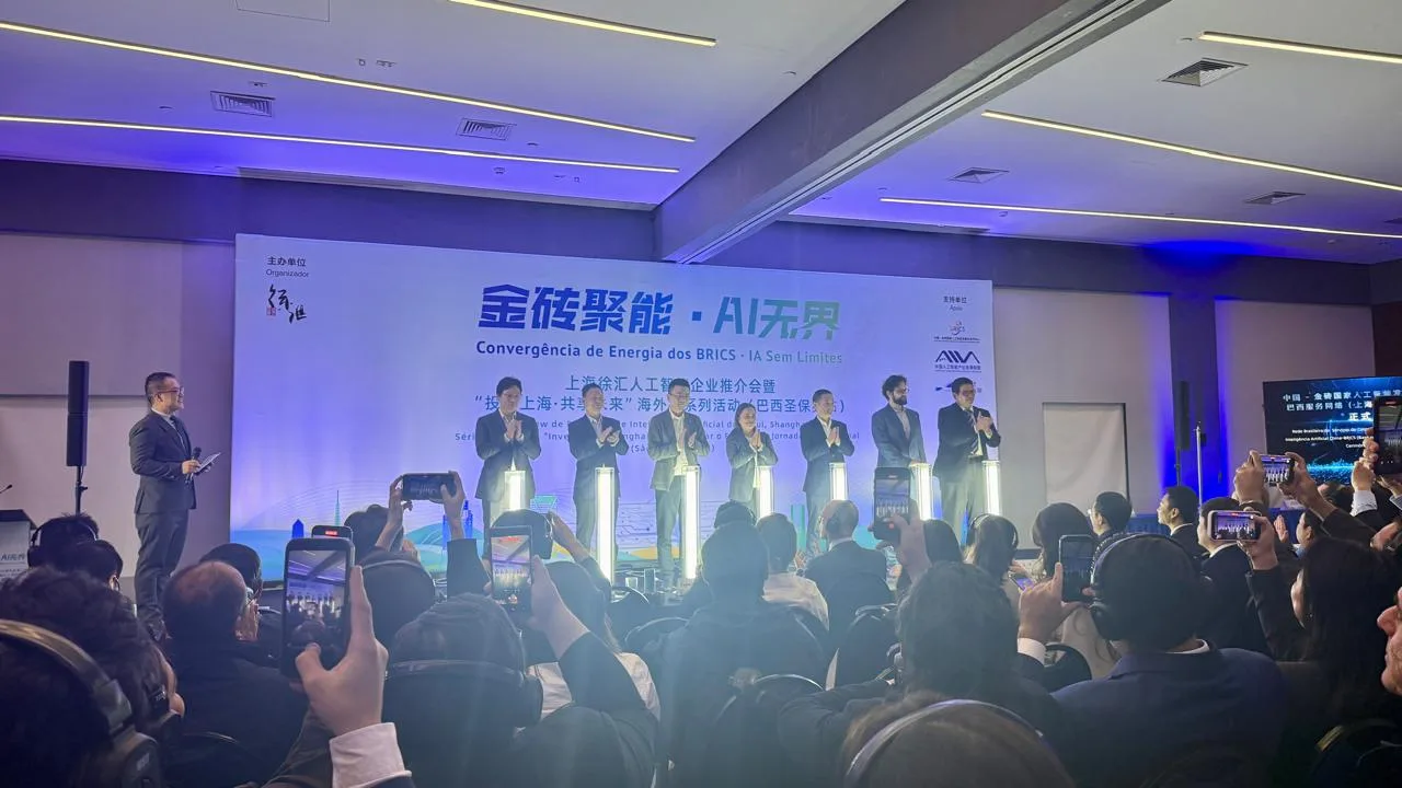 Representantes de empresas, universidades e governos do Brasil e da China participaram, nesta terça-feira (19), do evento Convergência de Energia dos BRICS – IA Sem Limites, realizado em São Paulo.