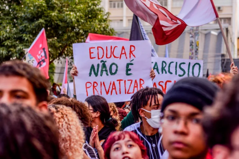 'Luta é unificada contra projeto maior de precarização no estado de SP', diz estudante da USP
