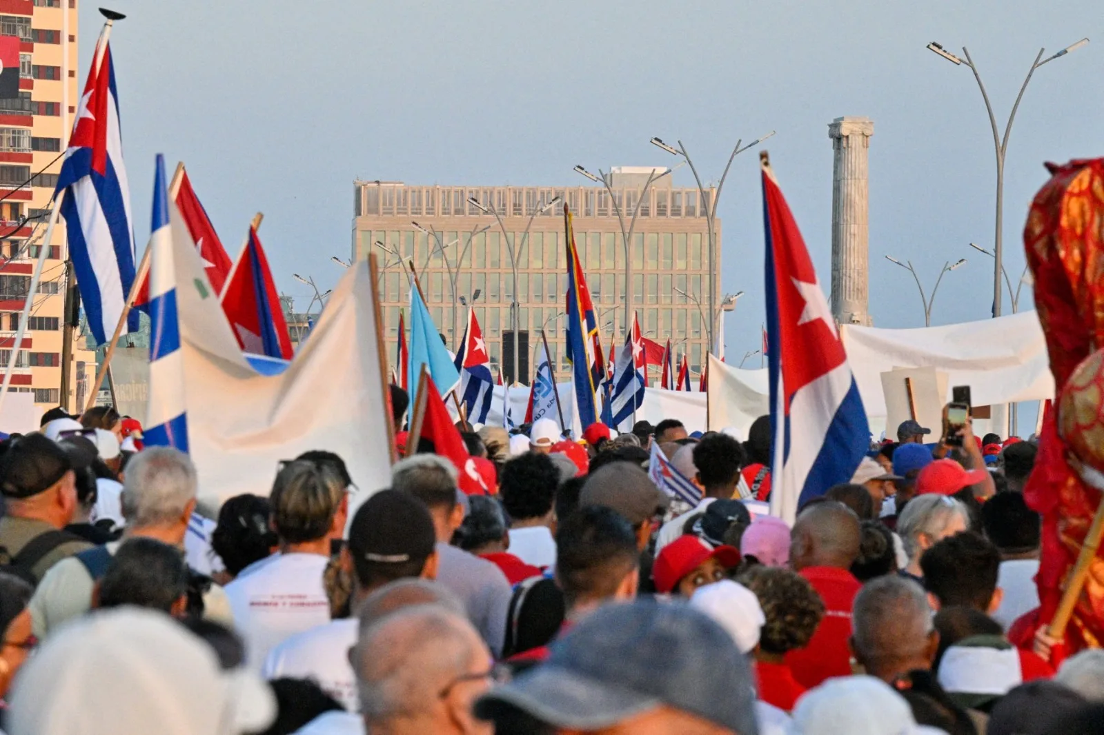 Convocação ocorre em um contexto de crescente hostilidade e ameaças de Washington contra Havana
