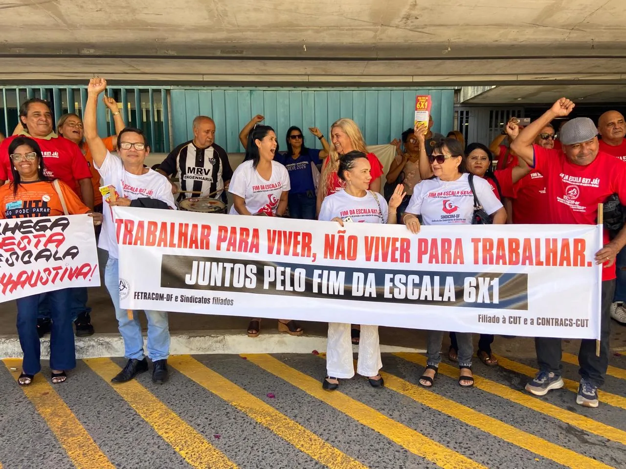 Manifestantes devem acompanhar as etapas de análise da proposta na Câmara dos Deputados.