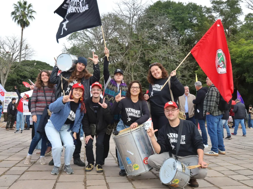 Lavante Popular da Juventude na manifestação