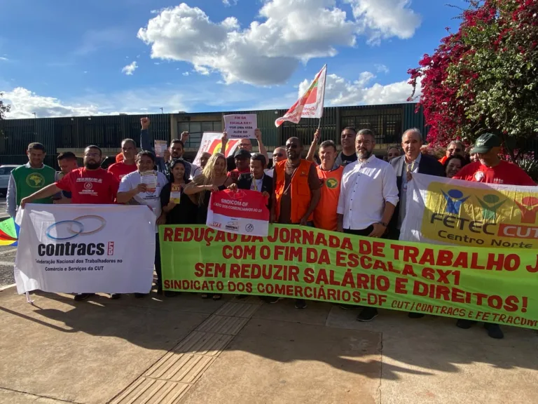 Fim da escala 6x1: trabalhadores mantêm vigília na Câmara Federal pela redução da jornada