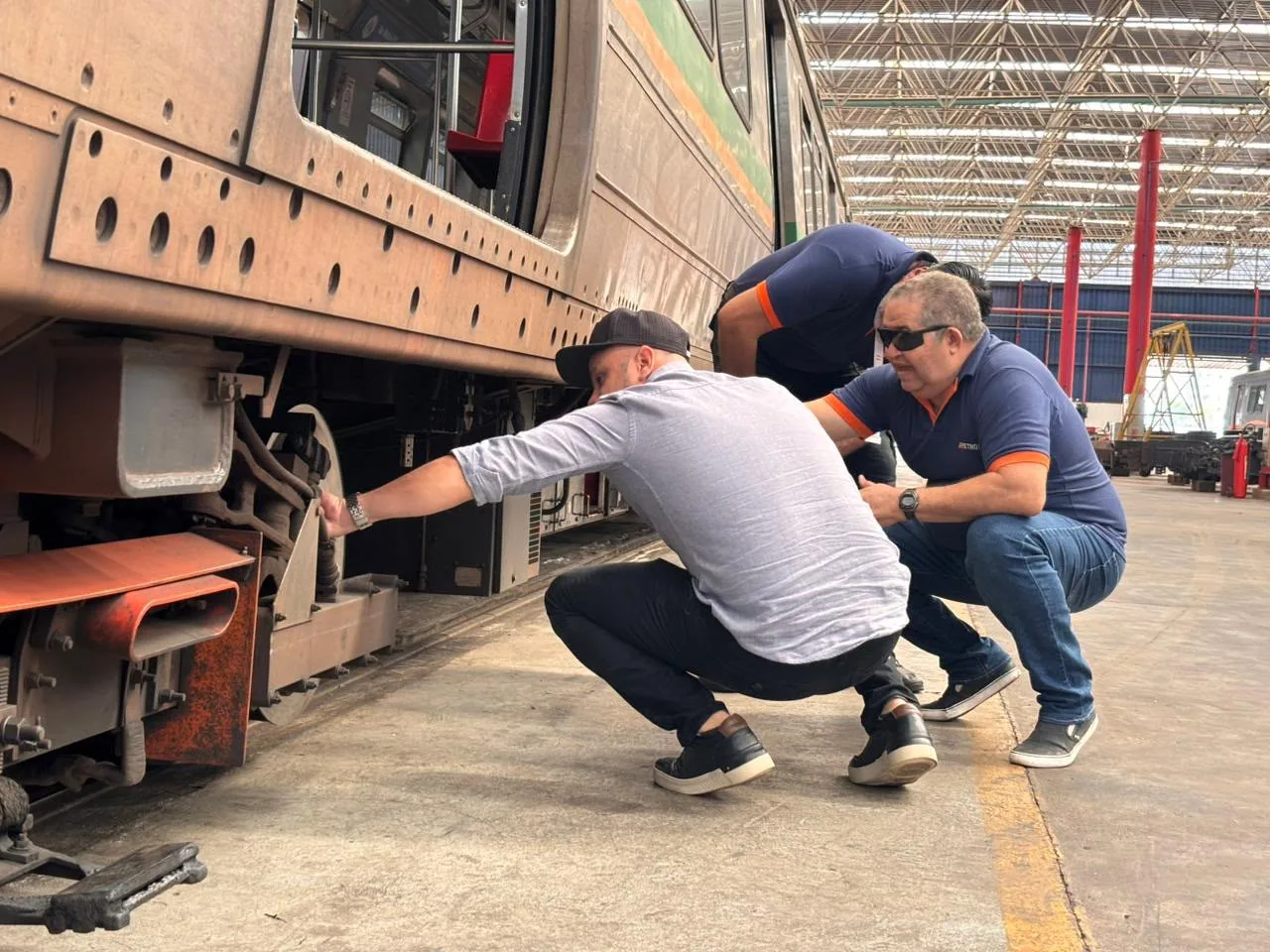 Vistoria da CLDF apontou falhas estruturais, sobrecarga e falta de manutenção no sistema metroviário.