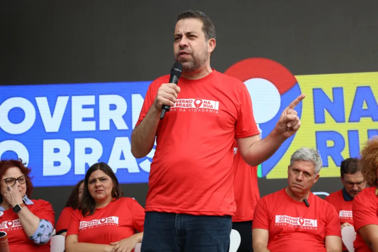 Governo do Brasil na Rua chega a Porto Alegre com serviços gratuitos e anúncio de moradia