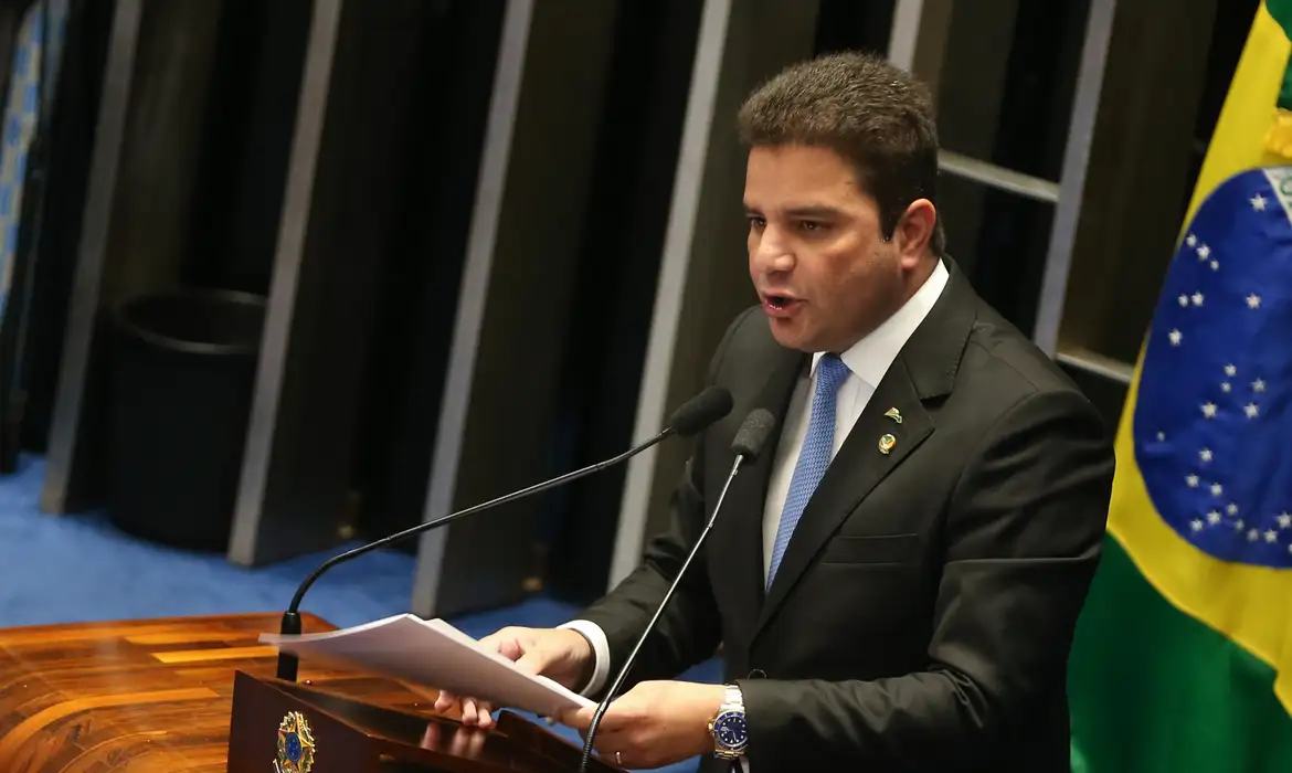 Gladson Cameli (PP), que atualmente está inelegível, lidera corrida ao Senado no Acre