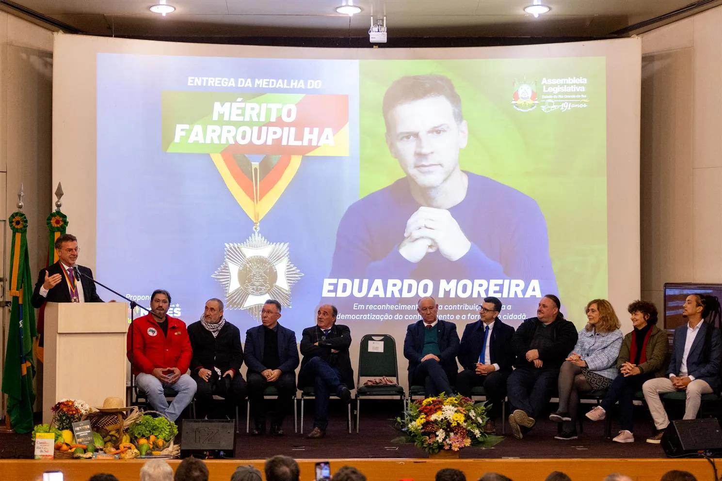 Eduardo Moreira recebe Medalha do Mérito Farroupilha na Assembleia gaúcha