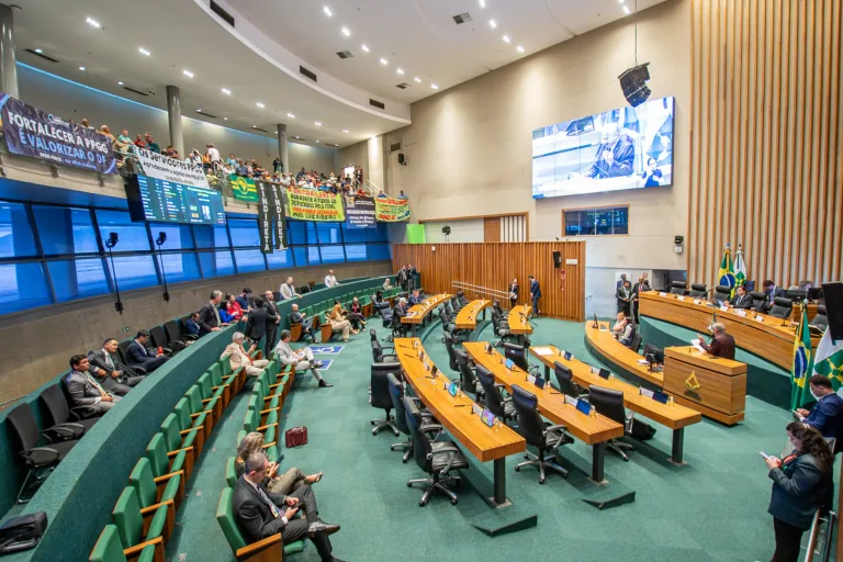 Plenário vazio e sessão suspensa marcaram o debate sobre o projeto enviado pelo Palácio do Buriti nesta terça-feira (2) na CLDF.
