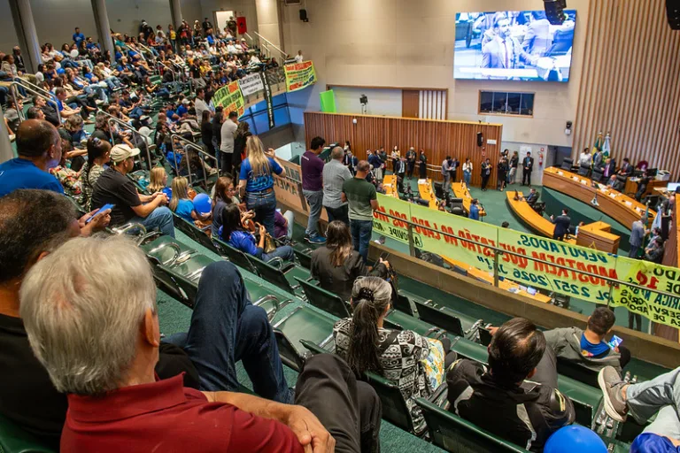 Sob críticas de falta de transparência, CLDF aprova acordo bilionário para socorrer o BRB