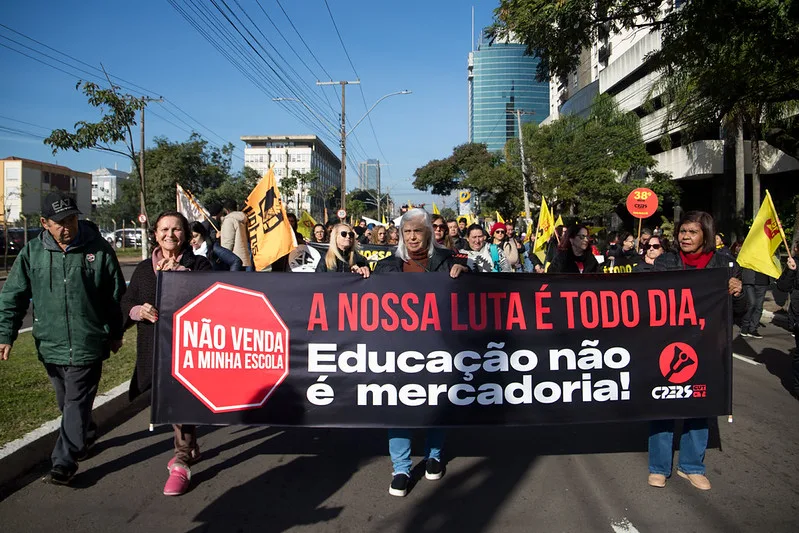 Governo Leite adia para julho leilão da PPP de 98 escolas estaduais