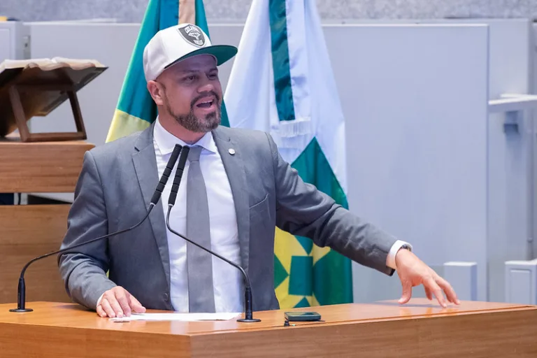 Parlamentar critica projeto de internação involuntária e cobra fortalecimento da rede de saúde 